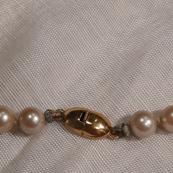Vintage Monet Pearl Necklace 18" - Picture 3 of 8